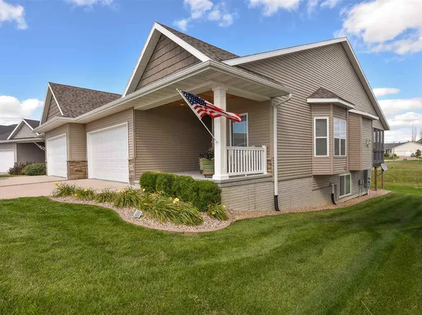 434 Ridge View Ct, Fairfax, IA 52228