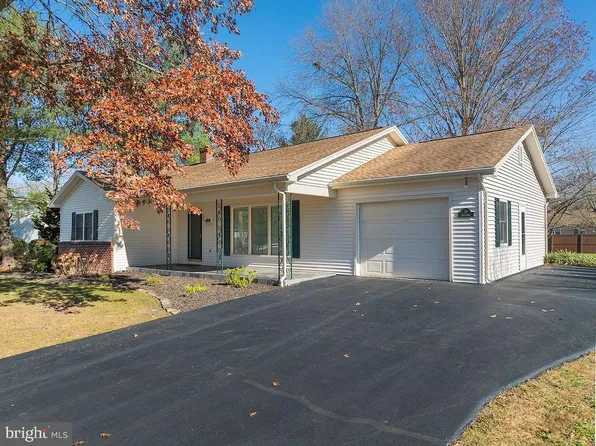10 Cumberland Dr, Gettysburg, PA 17325