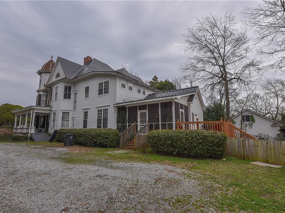 7th image of 507 N Main St