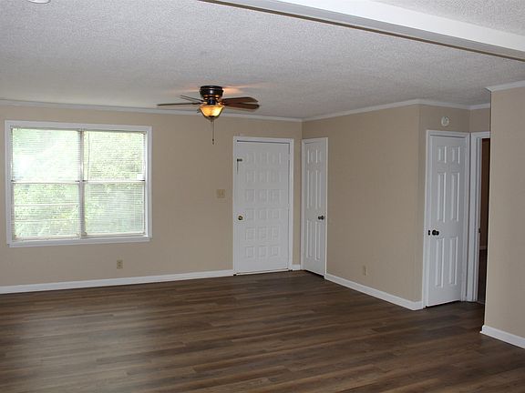 2nd image of 801 Knox Ln