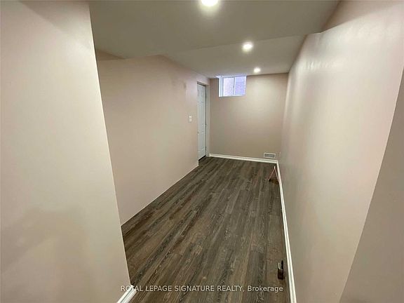 5th image of 690 Yarfield Cres