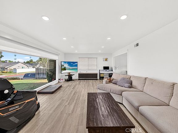 4th image of 1701 Sunrise Ln