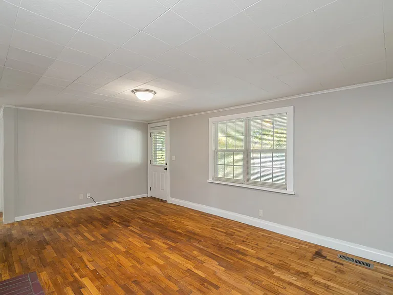 6006 Fayette Ln — Photo 5
