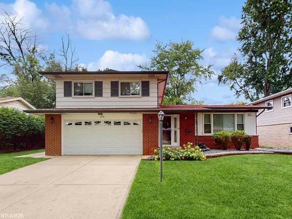 504 N Kenneth Ct, Glenwood, IL 60425
