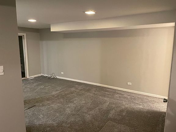 3rd image of 373 Dover Ln #373