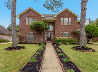 1207 Lake Estates Ct, Sugar Land, TX 77498