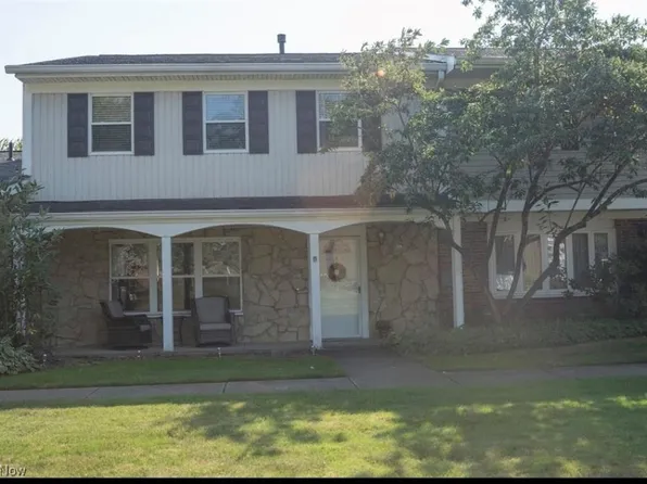 2137 Beechtree Dr #42, Uniontown, OH 44685