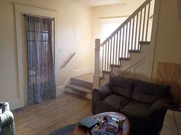 5th image of 18 Walnut St