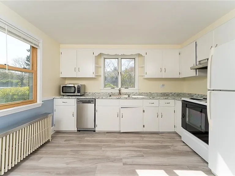 95 Douglas Ave — Photo 7