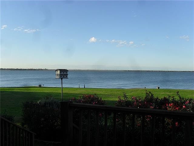 1st image of 3416 Lakeside Dr