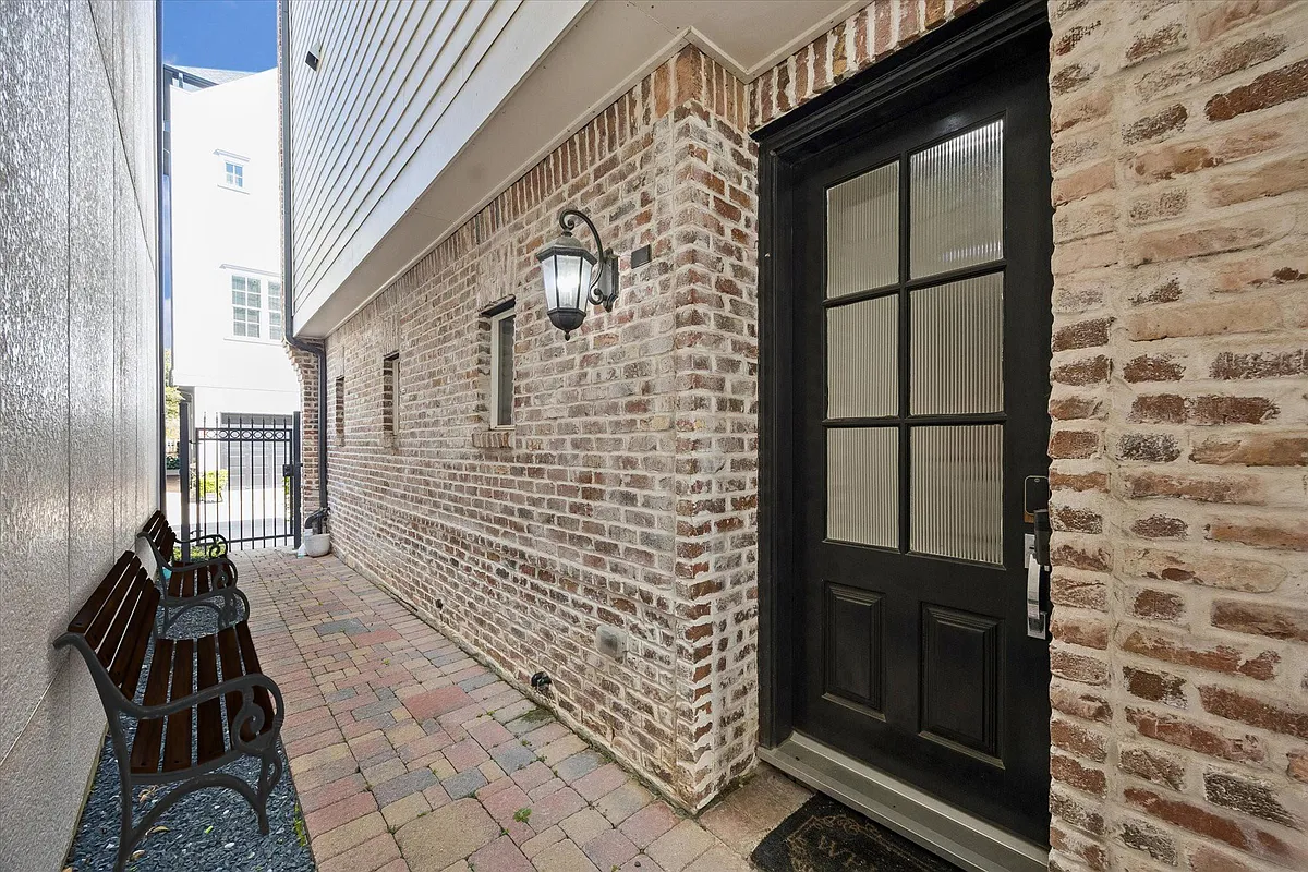 Photo 2 of 47 - 2016 Covent Garden Sta - Houston, TX Building Photo - 2016 Covent Garden Sta