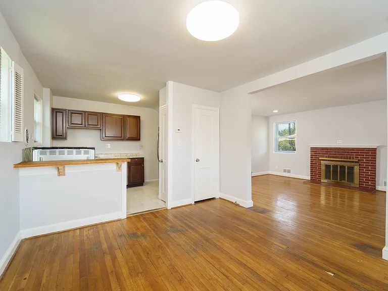 10024 Lorain Ave — Photo 8