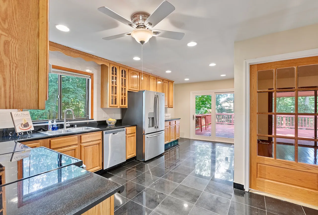 5 bed, 2070 sqft, $4,850 — Photo 4