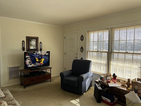 3rd image of 1015 Bagley Dr