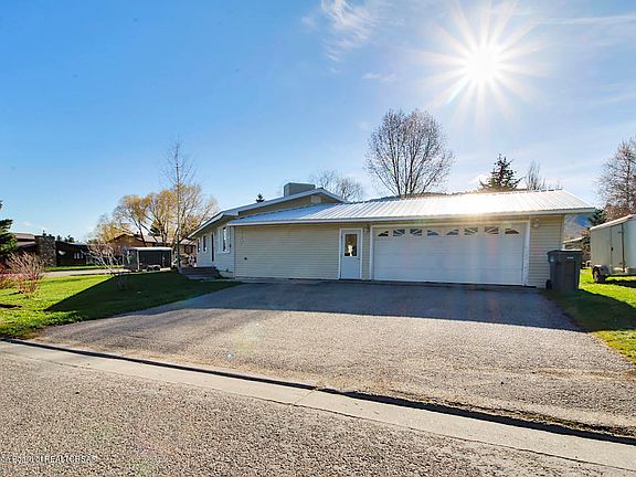 4th image of 220 S Gros Ventre St