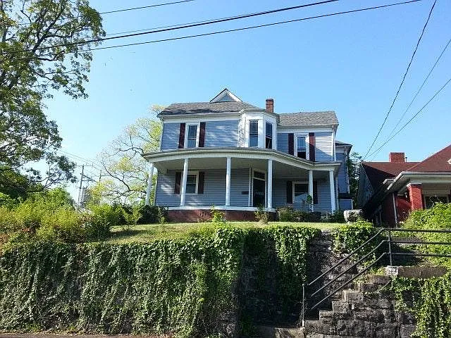 1912 Vine St