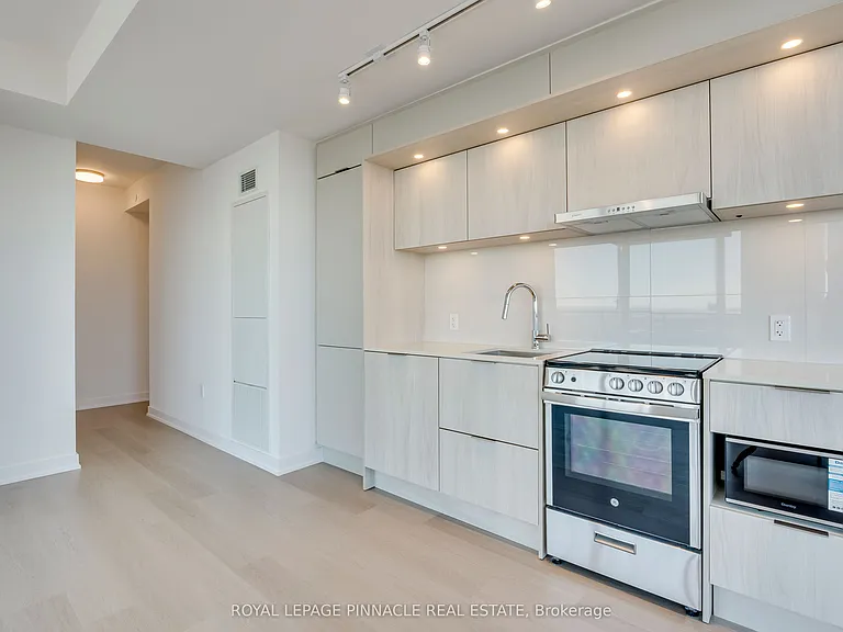 448 Burnhamthorpe Rd W #4511 — Photo 16