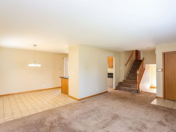 4th image of 136 Brookside Dr