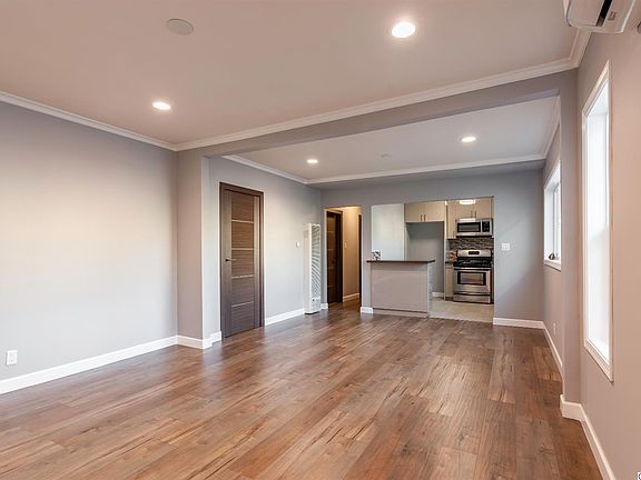 4th image of 661 Ivy St