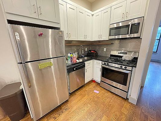 3rd image of 1252 Jefferson Ave #3X