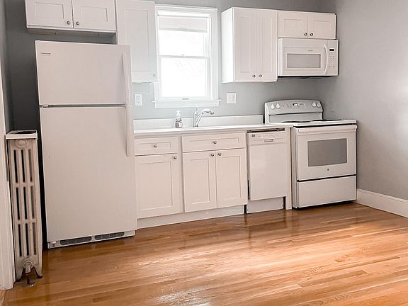 3rd image of 173 Billings St APT 3