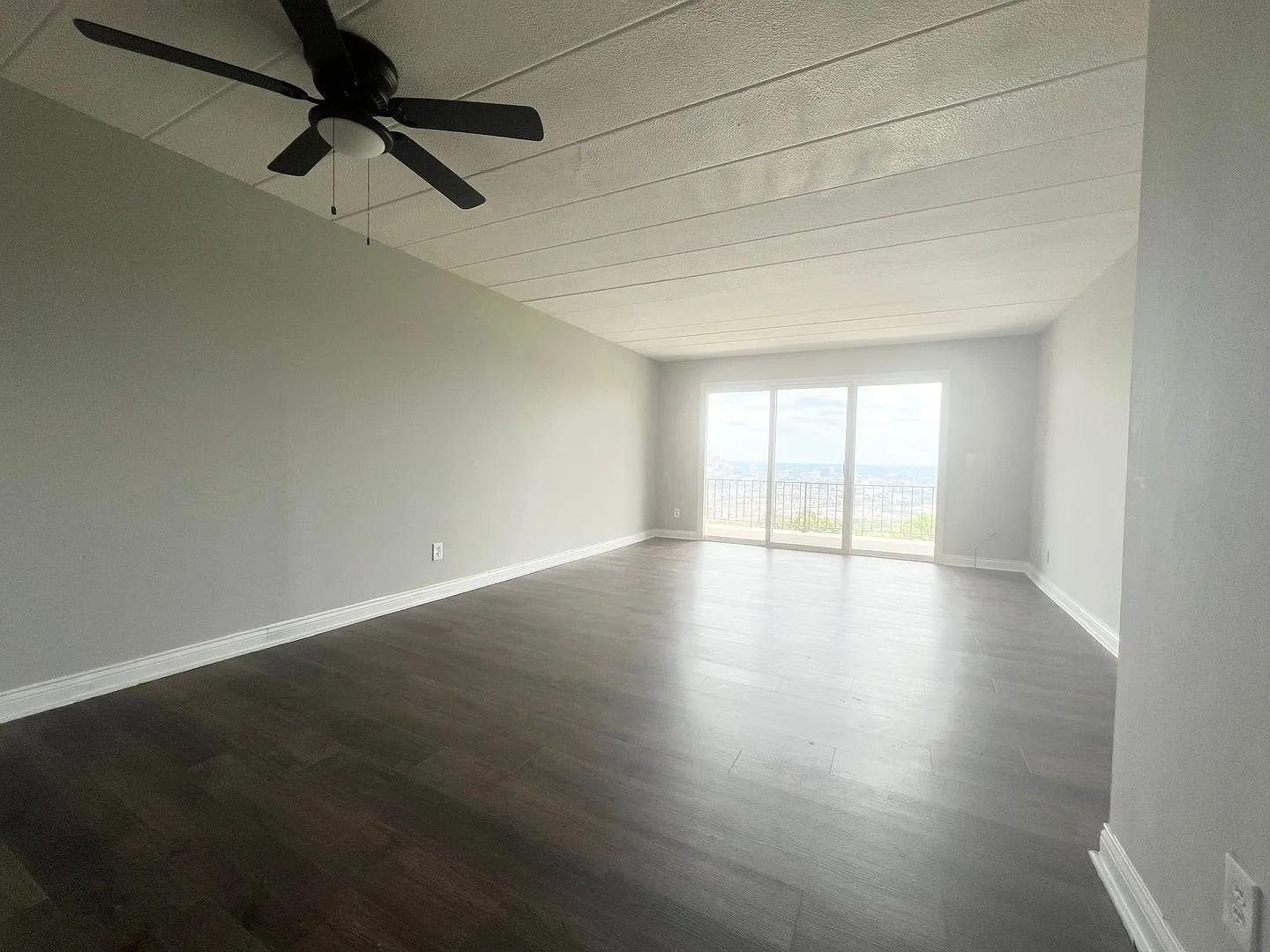 2 bed, 1.0 bath, 672 sqft, $1,145 — Photo 2