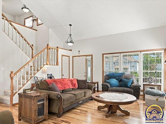 3rd image of 2637 SW Lagito Dr