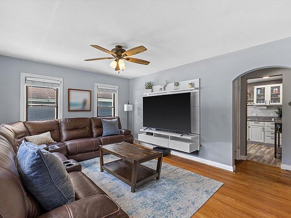 2nd image of 1704 Murray AVENUE