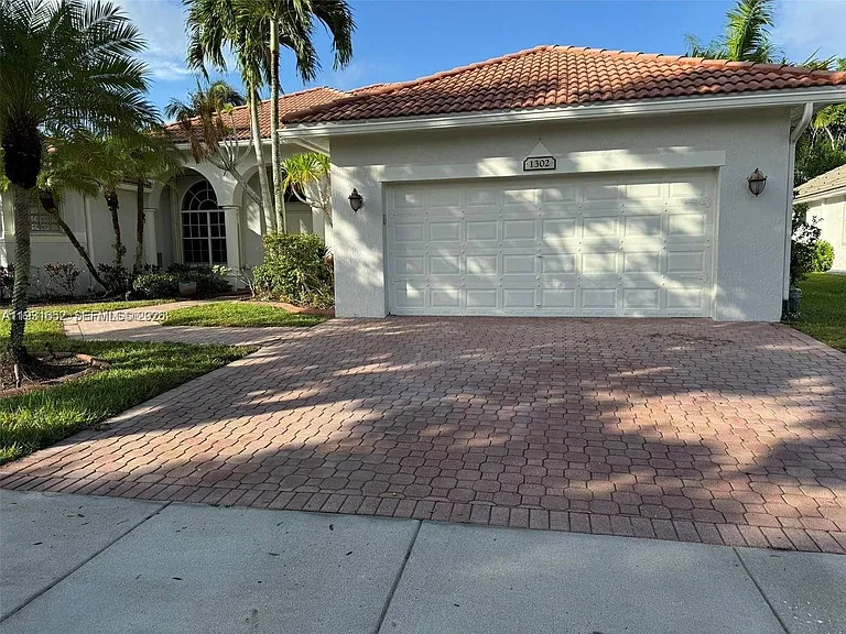 1302 NW 139th Ave — Photo 2