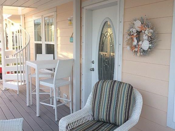 3rd image of 216 NE Sea Breeze Way