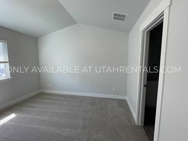 4237 W 2010 N — Photo 10