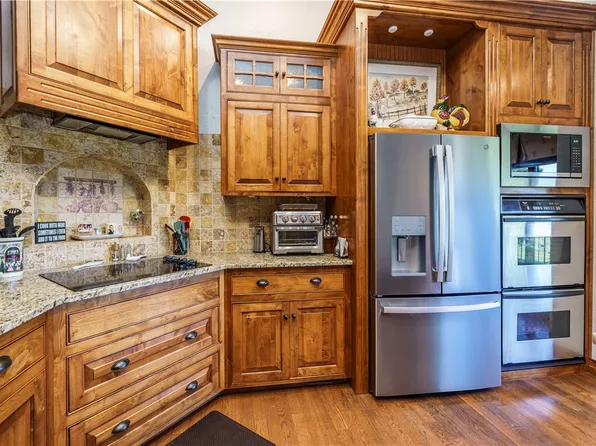 60 Shields Spur, Holiday Island, AR 72631