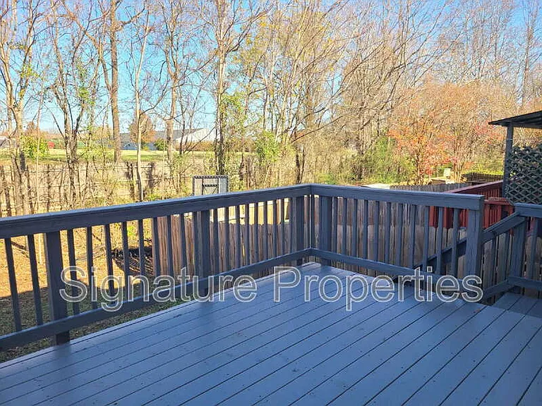 106 Regina Ln — Photo 25