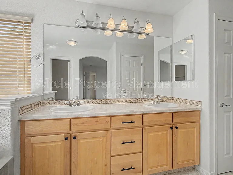 11081 Independence Cir W — Photo 20