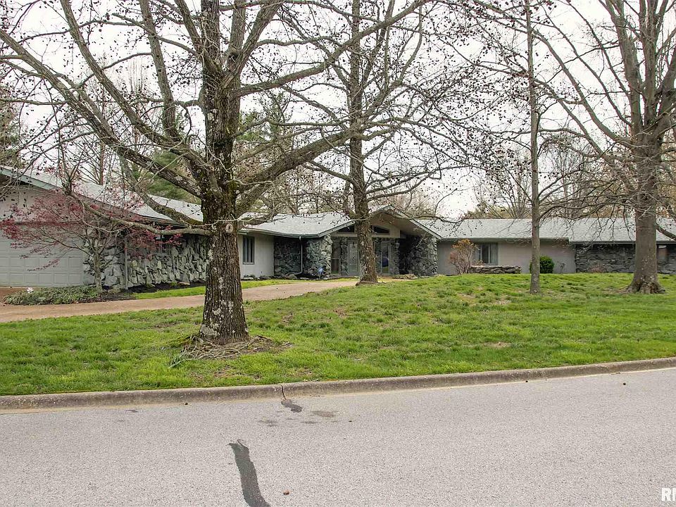 1st image of 5 Pinewood Dr