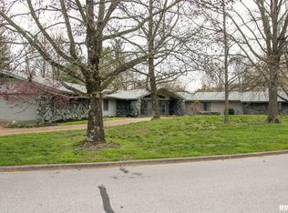 5 Pinewood Dr, Carbondale, IL 62901