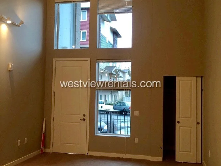 203 E Laurel St — Photo 401