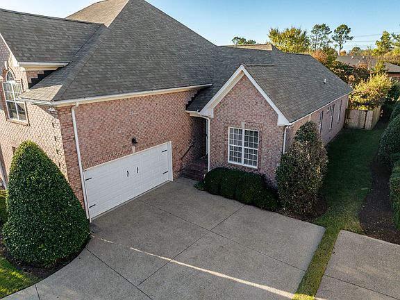 3rd image of 111 Belmont Cir