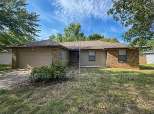 3147 W Roxbury St, Springfield, MO 65807