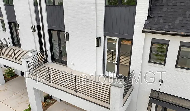 428 Dover Ave — Photo 7