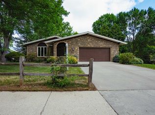 323 Old Pioneer Rd, Fond Du Lac, WI 54935