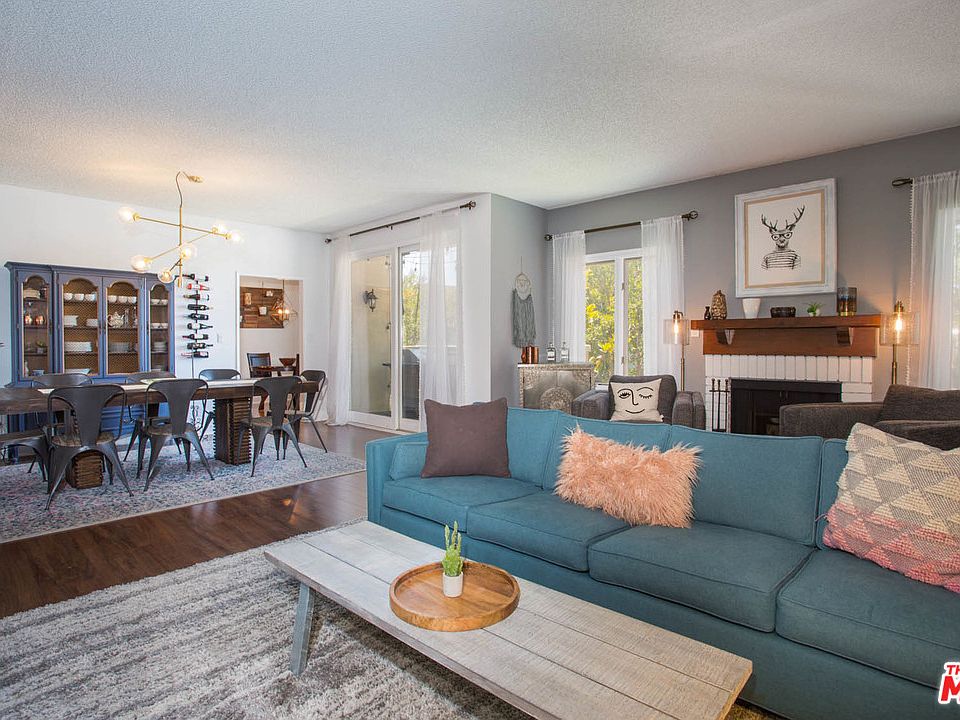1st image of 5650 Woodman Ave Unit 101
