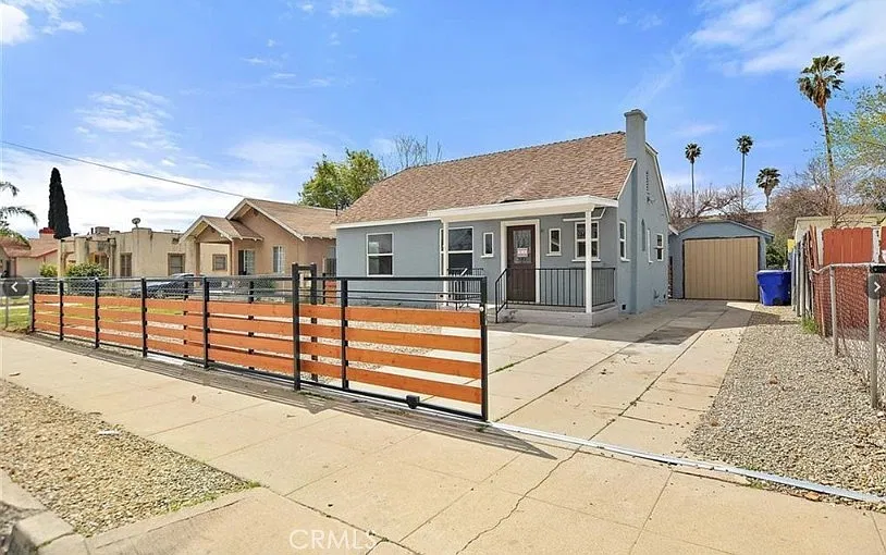 2 bed, 770 sqft, $2,400 — Photo 1