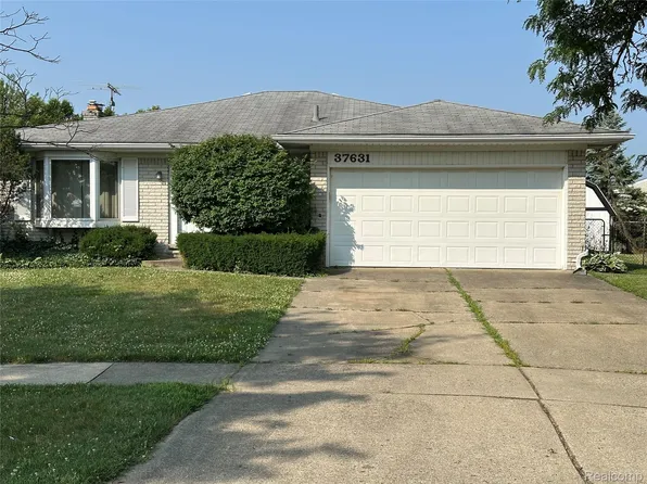 37631 Douglas Ct, Sterling Heights, MI 48310