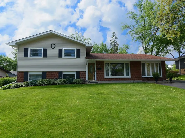 705 Hillcrest Blvd, Hoffman Estates, IL 60169