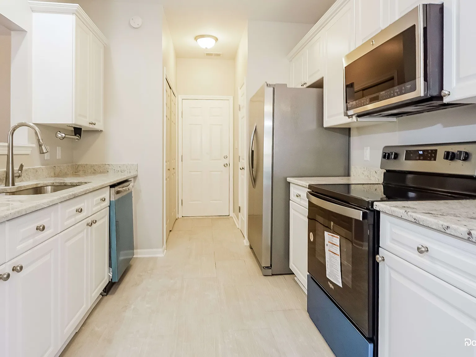 3 bed, 2.0 bath, 1307 sqft, $2,060 — Photo 4