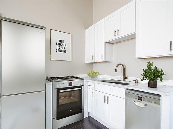 4th image of 3801 Franklin Blvd #101
