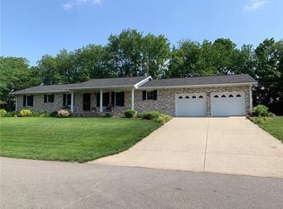 822 Juniper Dr, Seymour, IN 47274