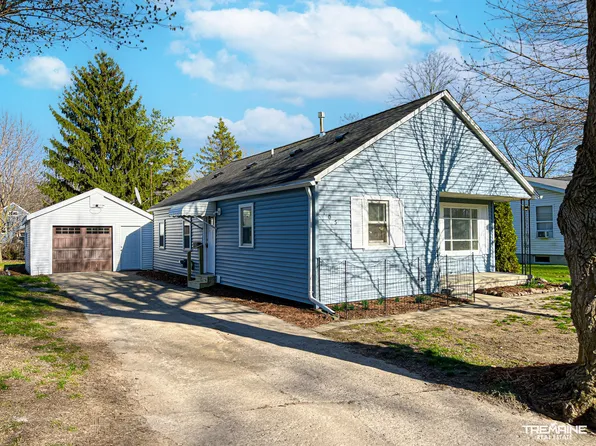 105 S Atwater St, Durand, MI 48429