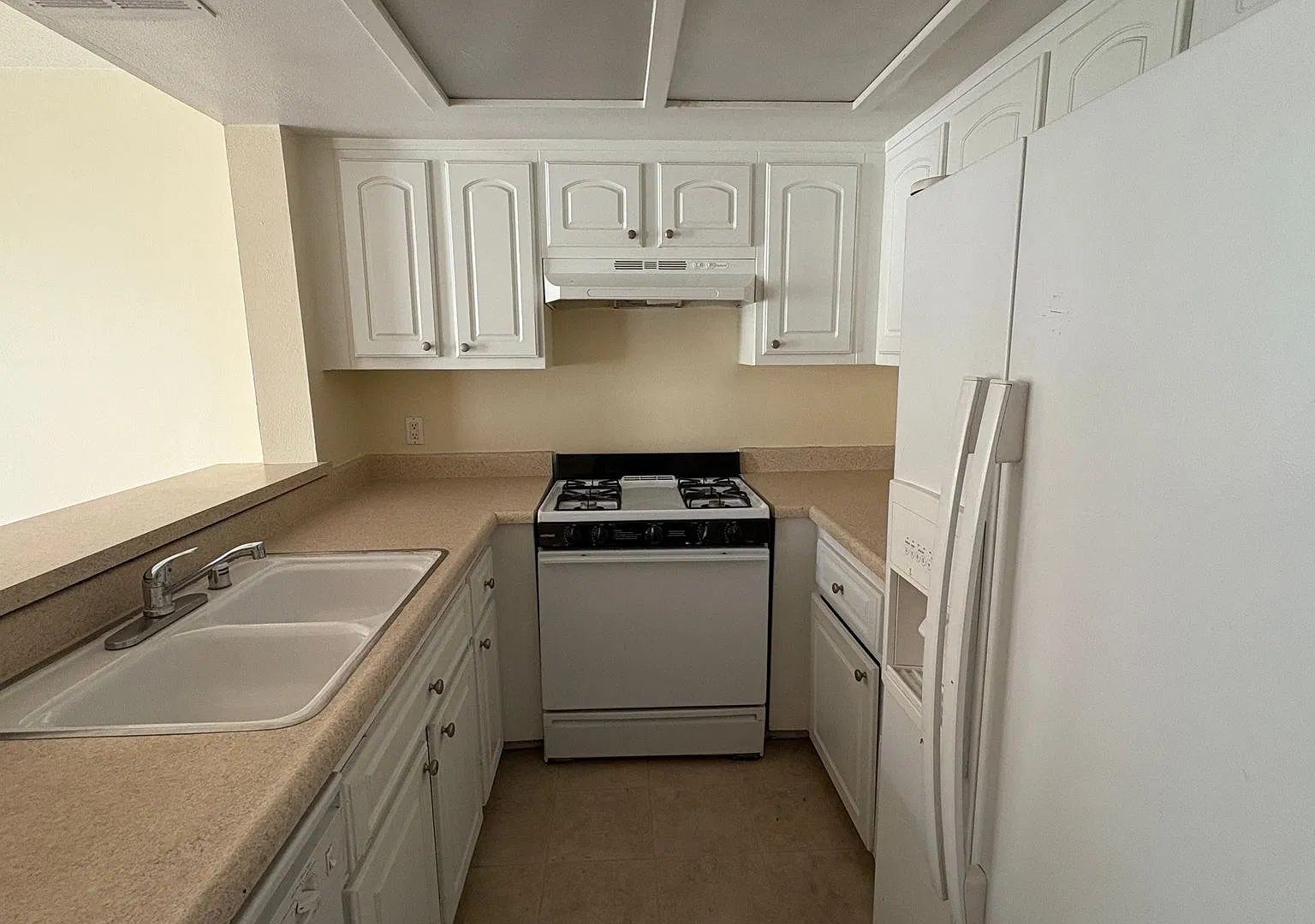 1 Bedroom Apartment for Rent — Photo 4